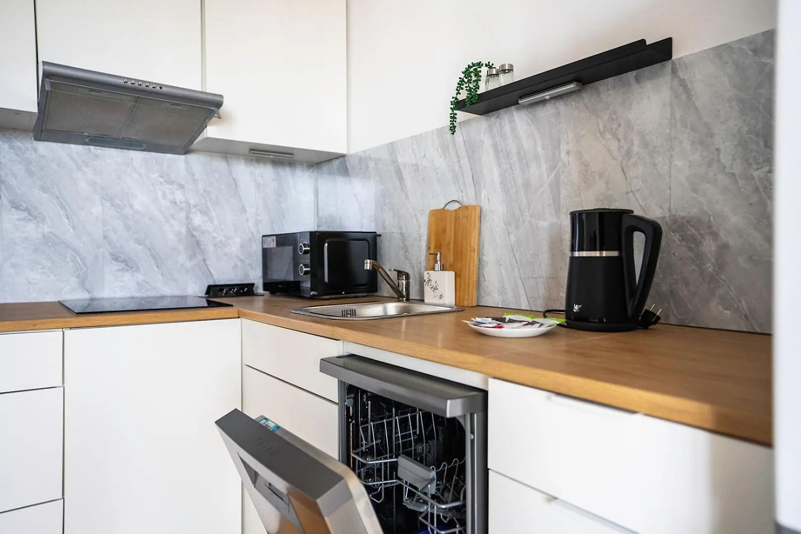 Goclaw Retreat With Balcony - River & Park Nearby - By Rentujemy Apartment Warsaw